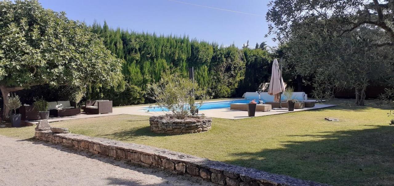 Avec Terrasse Privative Et Piscine Grillon